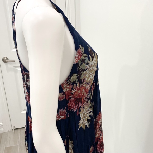 Urban Outfitters Kimchi Blue Florence High-Low Short Mini Dress in Navy Floral - Picture 7 of 10